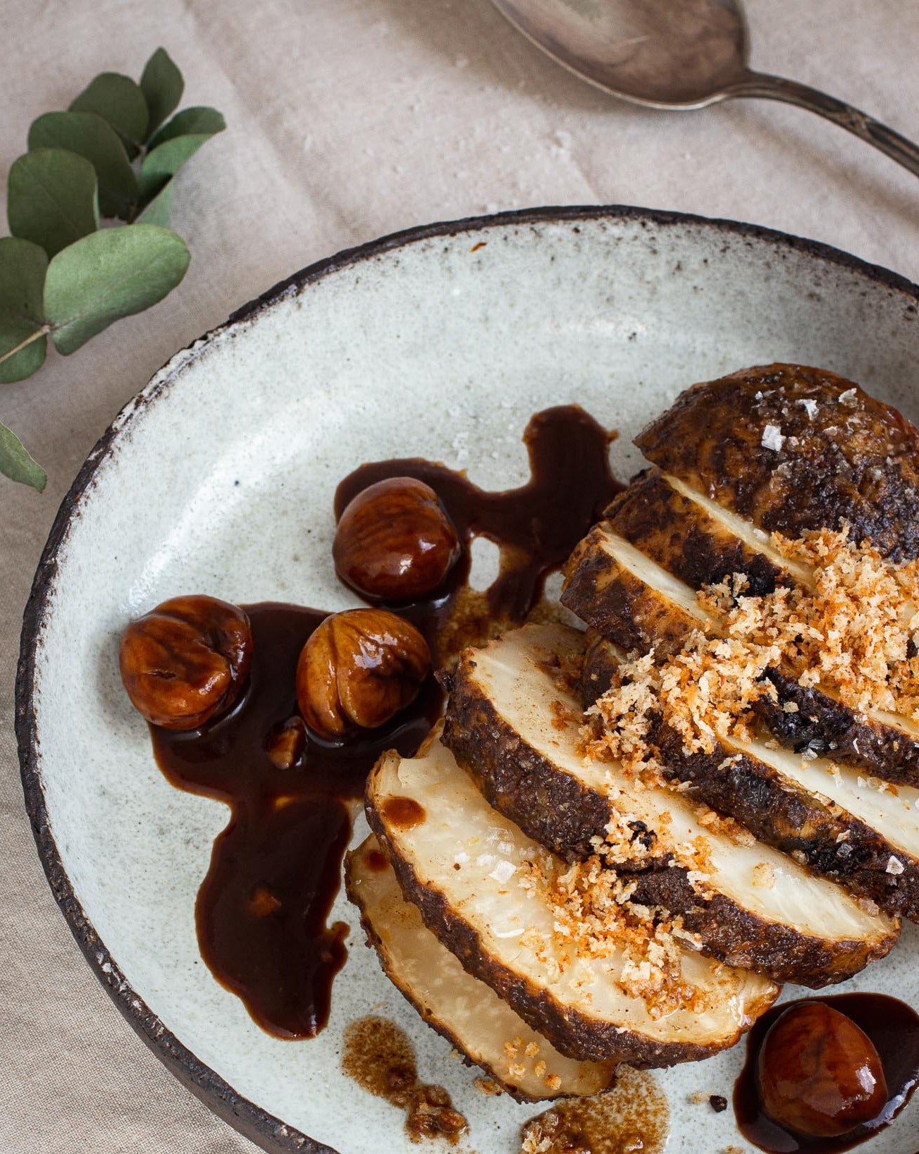 Sellerie Weihnachsbraten mit Maronen Jus vegan